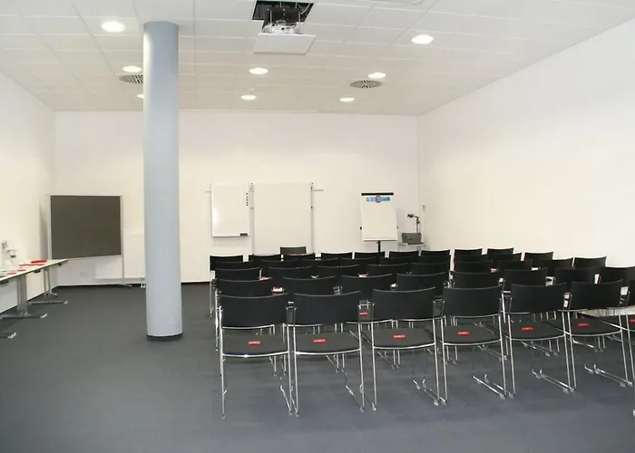 Business & Conference מלון 3*